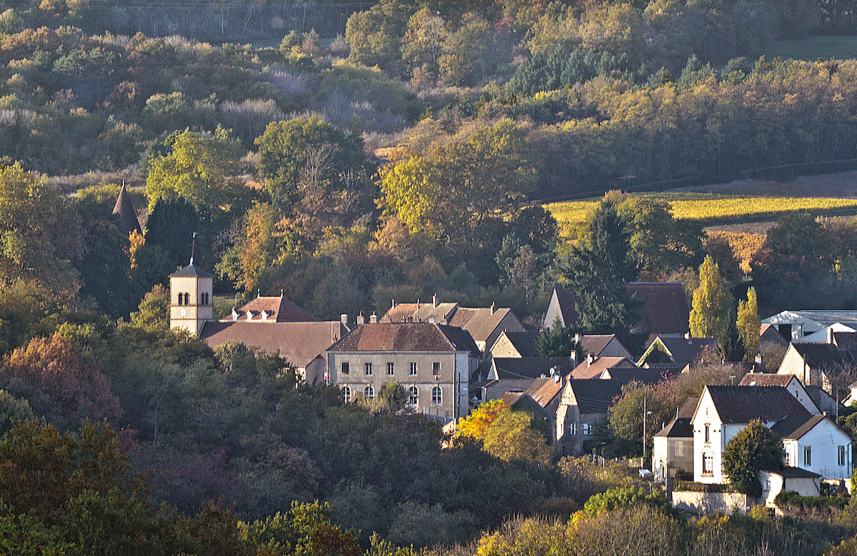 Vue du village de Dracy les Couches depuis une randonnée 